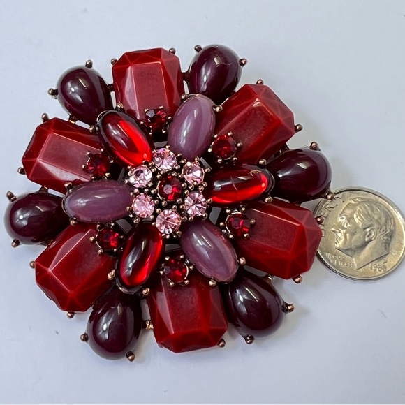 Regency Multicolor Mauve Red stones embellished copper-tone floral pin brooch - Picture 4 of 10